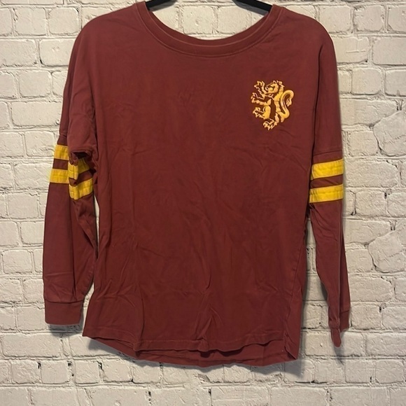 HARRY Potter Long Sleeve Tee Burgundy Yellow Gryffindor Quidditch Size Small - Picture 2 of 4